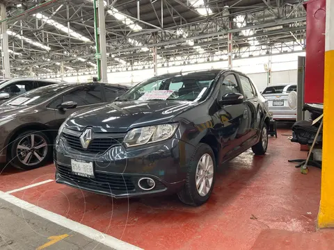 Renault Logan Authentique usado (2016) color Negro Nacarado financiado en mensualidades(enganche $34,000 mensualidades desde $4,200)