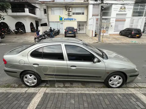 Renault Megane 16 usado (2004) color Plata precio $14.000.000