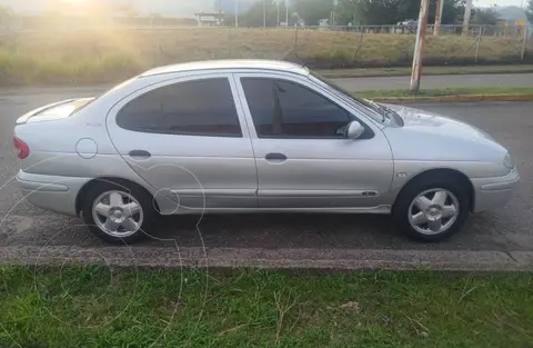Renault Megane Auto. usado (2007) color Plata precio u$s6.100