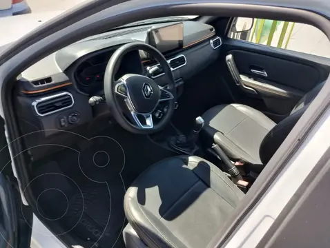Renault Oroch Iconic 1.3T 163 4x2 CVT usado (2023) color Blanco financiado en cuotas(anticipo $2.999.999)