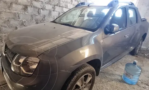 Renault Oroch  2.0L Intens 4x4 usado (2019) color Gris Acero precio $10.000.000