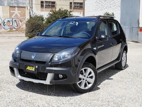 Renault Sandero Stepway 1.6 Privilege NAV usado (2013) color Negro financiado en cuotas(anticipo $7.500.000)