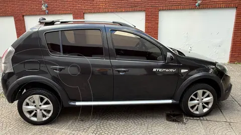 Renault Sandero Stepway 1.6 Privilege NAV usado (2013) color Negro Nacre precio $13.950.000