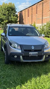 Renault Sandero Stepway 1.6 Privilege NAV usado (2013) color Plata precio $13.000.000