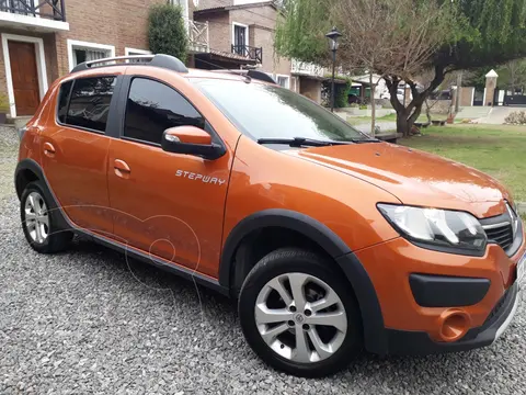 Renault Sandero Stepway 1.6 Privilege usado (2018) color Naranja precio $13.700.000