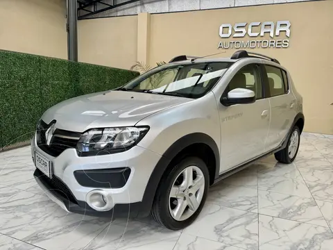 Renault Sandero Stepway 1.6 Expression usado (2019) color Gris Estrella precio $17.500.000