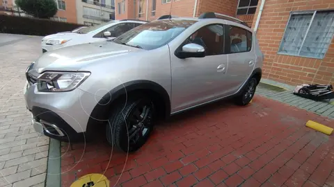 Renault Sandero Stepway Zen usado (2021) color Gris Estrella precio $57.000.000