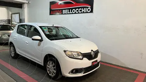 foto Renault Sandero 1.6 Intens usado (2015) color Blanco precio $3.000.000