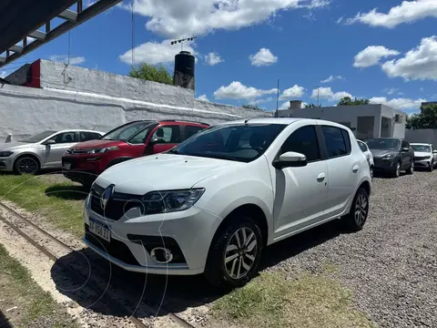 Renault Sandero 1.6 Intens usado (2023) color Blanco financiado en cuotas(anticipo $2.000.000 cuotas desde $200.000)