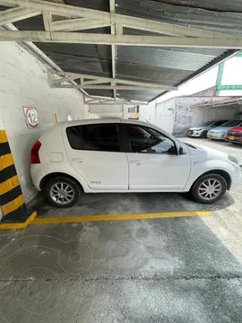 Renault Sandero Authentique Aa usado (2015) color Blanco precio $35.000.000
