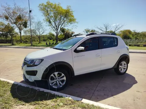 Renault Stepway 1.6 Intens usado (2016) color Blanco precio $16.000.000