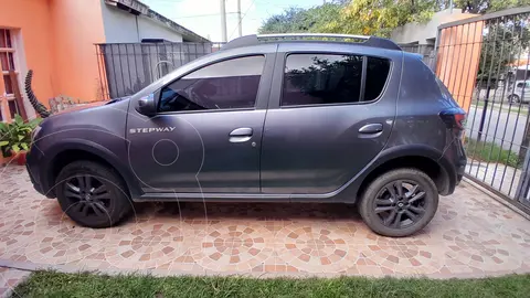 Renault Stepway 1.6 Zen usado (2023) color Gris precio $22.000.000