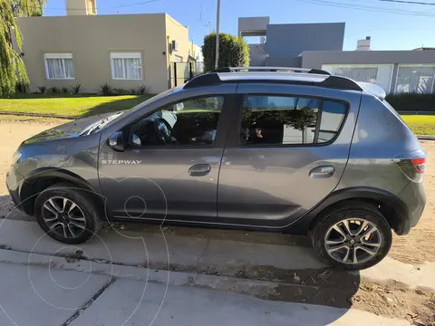 Renault Stepway 1.6 Intens CVT usado (2024) color Gris precio $26.000.000