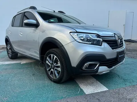 Renault Stepway Intens usado (2023) color plateado precio $240,000