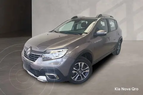 Renault Stepway Intens usado (2024) color Gris precio $283,000