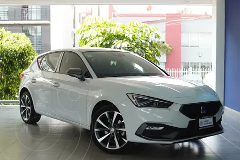 SEAT Leon FR usado (2025) color Blanco financiado en mensualidades(enganche $130,528 mensualidades desde $11,901)