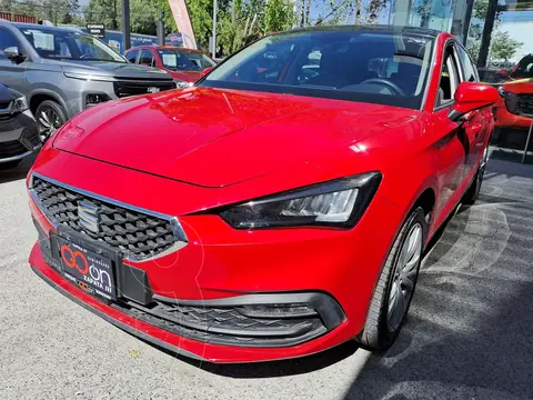 SEAT Leon Style usado (2024) color Rojo financiado en mensualidades(enganche $115,812 mensualidades desde $8,856)