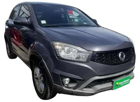 SsangYong Korando 2.0L Full 4x2 usado (2017) color Gris Oscuro precio $9.990.000