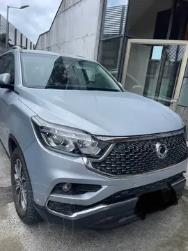 SsangYong Rexton 2.2L 4x4 Semi Full usado (2021) color Gris precio $19.000.000