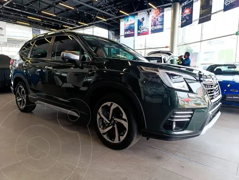Subaru Forester Touring CVT usado (2024) color CASCADE GREEN SILICA precio $608,000