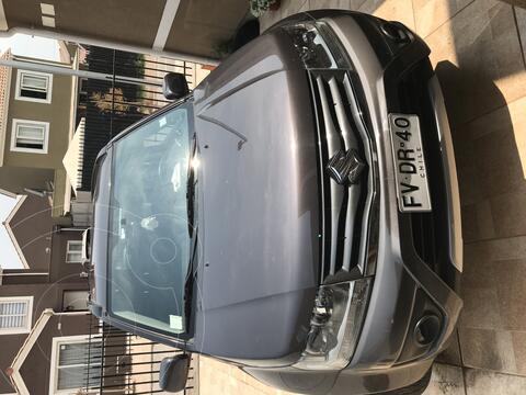 Suzuki Grand Nomade 2.4L GLX Sport 2WD usado (2013) color Gris Oscuro precio $9.990.000