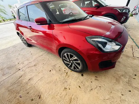 Suzuki Swift GLX usado (2021) color Rojo precio $255,000