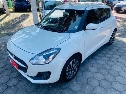 Suzuki Swift GLX usado (2023) color Blanco financiado en mensualidades(enganche $80,356 mensualidades desde $7,137)