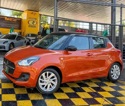 Suzuki Swift GLX usado (2023) color Naranja precio $259,000