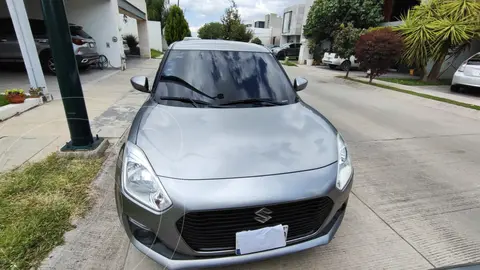 foto Suzuki Swift GLS usado (2019) color Bronce precio $185,000
