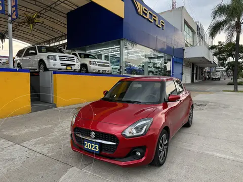 Suzuki Swift GLX Aut usado (2023) color Rojo precio $309,800