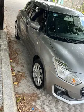 foto Suzuki Swift GLS Aut usado (2023) color Plata precio $280,000