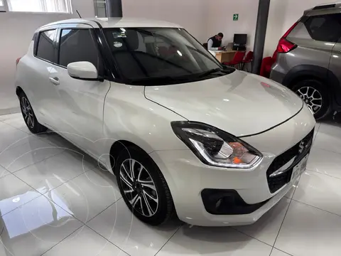 Suzuki Swift GLX usado (2024) color Blanco precio $300,000