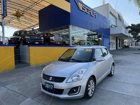 Suzuki Swift GLX Aut usado (2017) color Plata precio $219,800