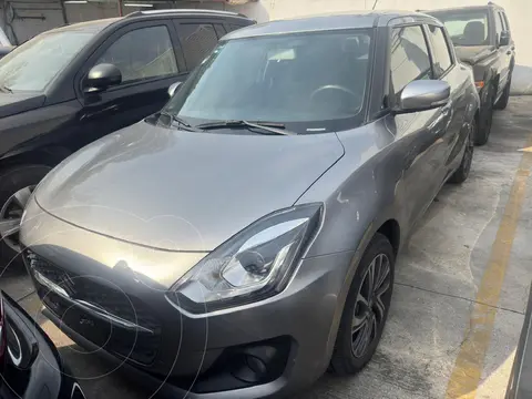 Suzuki Swift GLX Aut usado (2024) color Plata precio $305,000