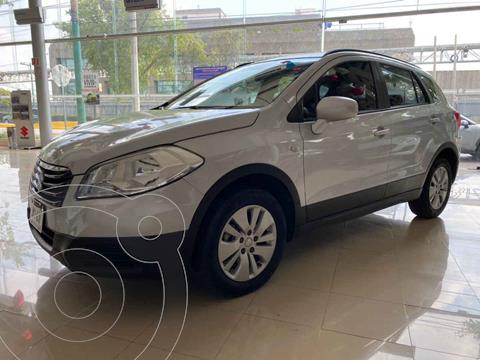foto Suzuki SX4 Sedán GL usado (2016) color Plata precio $200,000