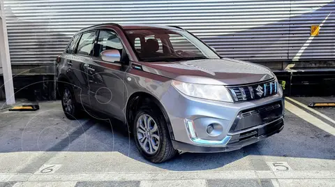 Suzuki Vitara GLX Aut usado (2022) color plateado precio $310,000