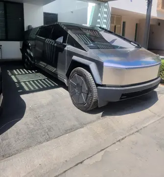 Tesla Cybertruck Single Motor RWD usado (2024) color Plata precio $1,950,000
