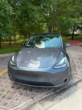 Tesla Model Y Autonomia Mayor usado (2021) color Plata Metalico precio $499,000