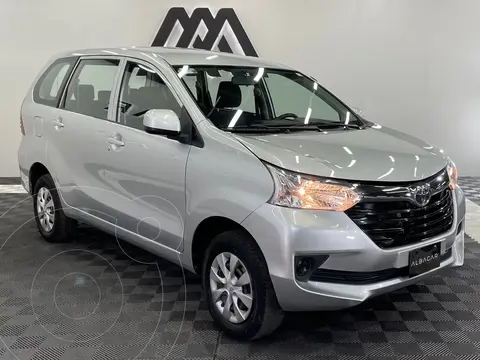 Toyota Avanza LE usado (2019) color plateado precio $239,999