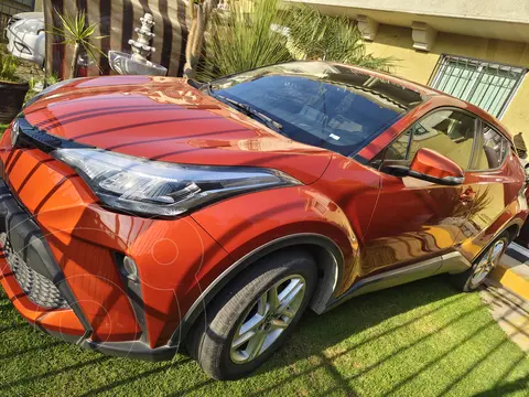 Toyota C-HR 2.0L usado (2020) color Naranja precio $350,000