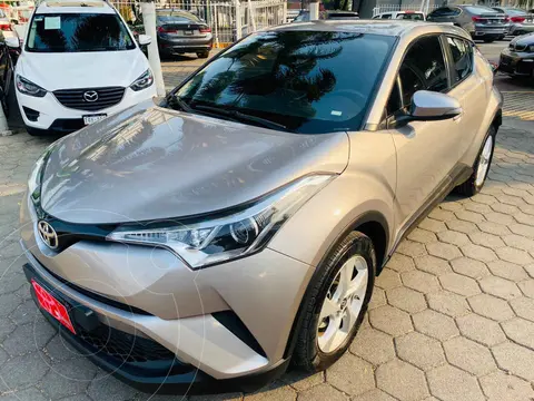 Toyota C-HR 2.0L usado (2019) color Plata financiado en mensualidades(enganche $86,750 mensualidades desde $6,398)