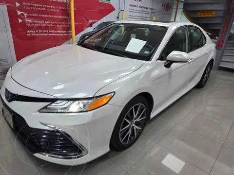 Toyota Camry HEV XLE usado (2022) color Blanco financiado en mensualidades(enganche $99,000 mensualidades desde $9,766)