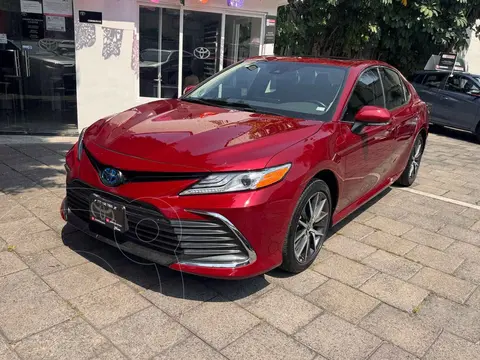 Toyota Camry HEV XLE usado (2022) color Rojo precio $515,000