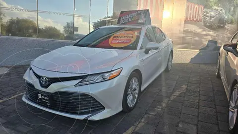 Toyota Camry HEV XLE 2.5L Navi Hibrido usado (2019) color Plata financiado en mensualidades(enganche $117,981 mensualidades desde $12,555)