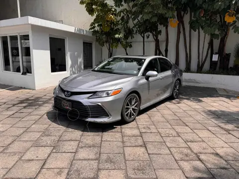 Toyota Camry HEV XLE usado (2022) color Plata precio $490,000
