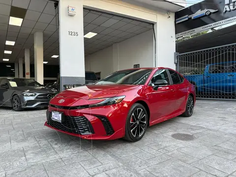 Toyota Camry HEV XSE usado (2025) color Rojo precio $599,900