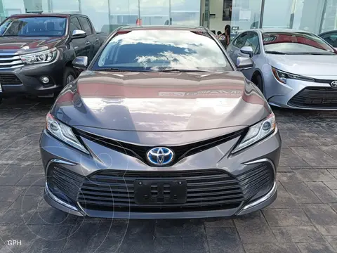Toyota Camry HEV XLE usado (2021) color Gris precio $458,000