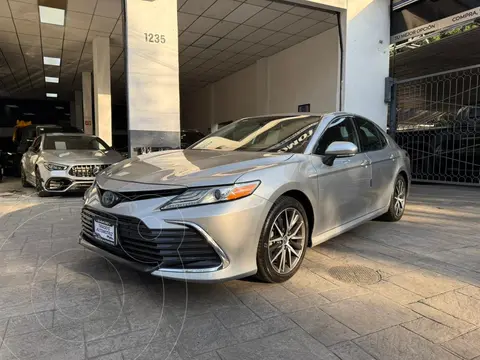 Toyota Camry HEV XLE usado (2022) color Plata precio $435,000