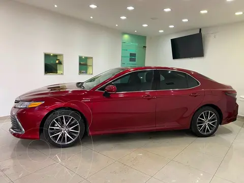 Toyota Camry HEV XLE usado (2021) color Rojo precio $599,000