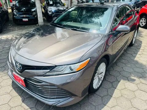 Toyota Camry HEV XLE 2.5L Navi Hibrido usado (2020) color Gris financiado en mensualidades(enganche $112,069 mensualidades desde $9,954)